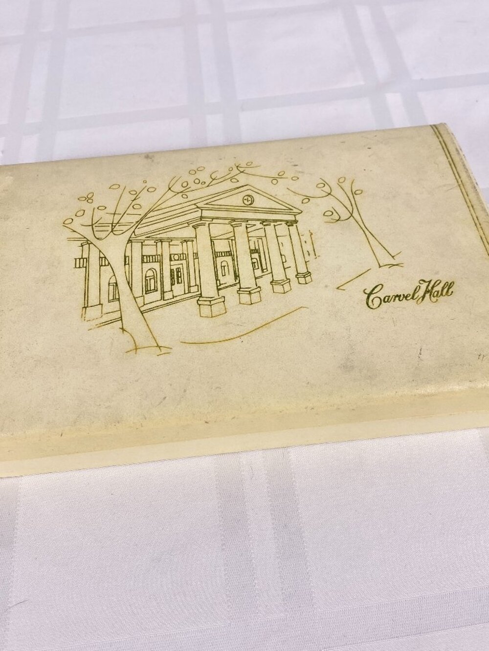 Vintage Carvel Hall Cutlery ivory gold trim gift‎ box. Space for 6 knives